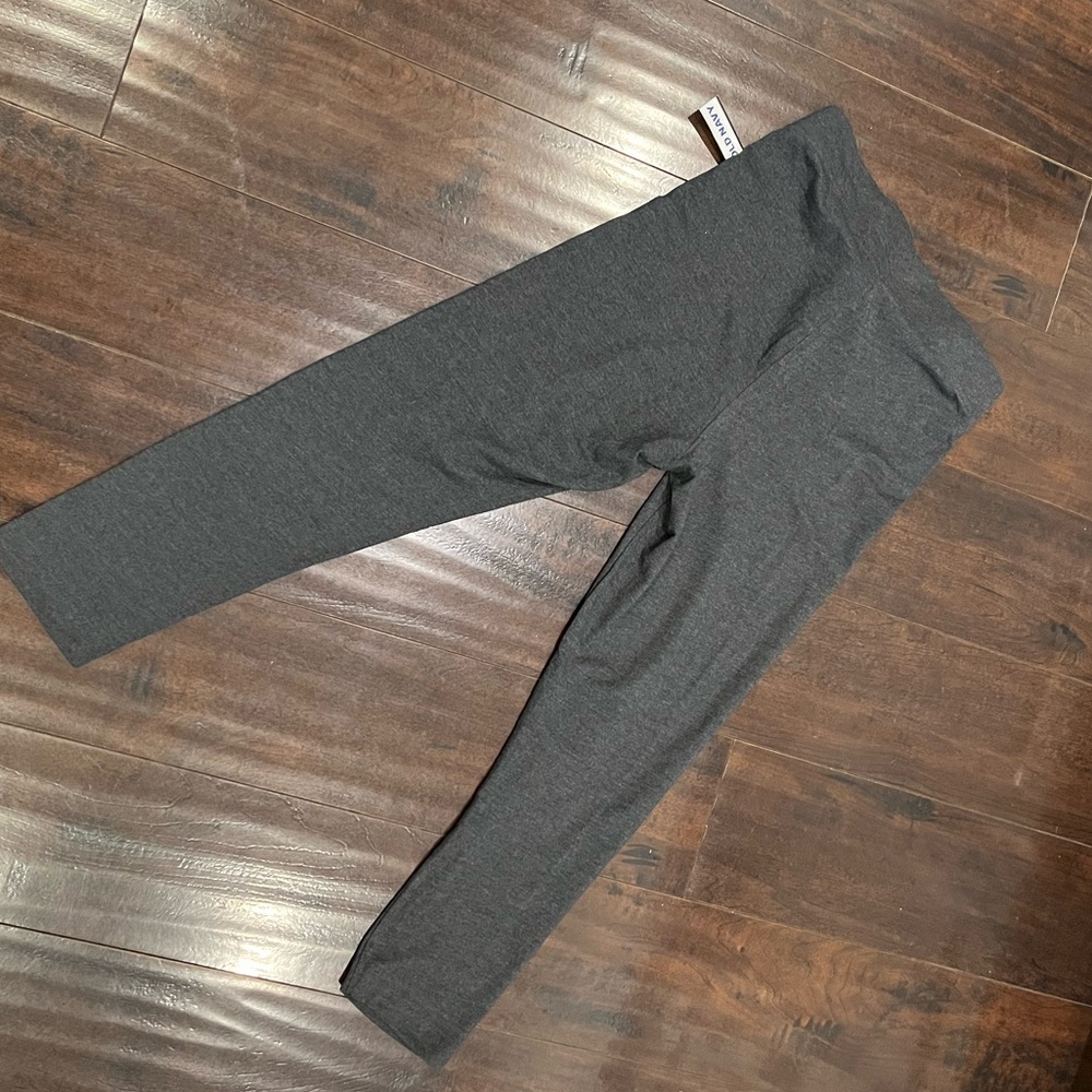 🎀NWT Gray Leggings - Picture 2 of 5